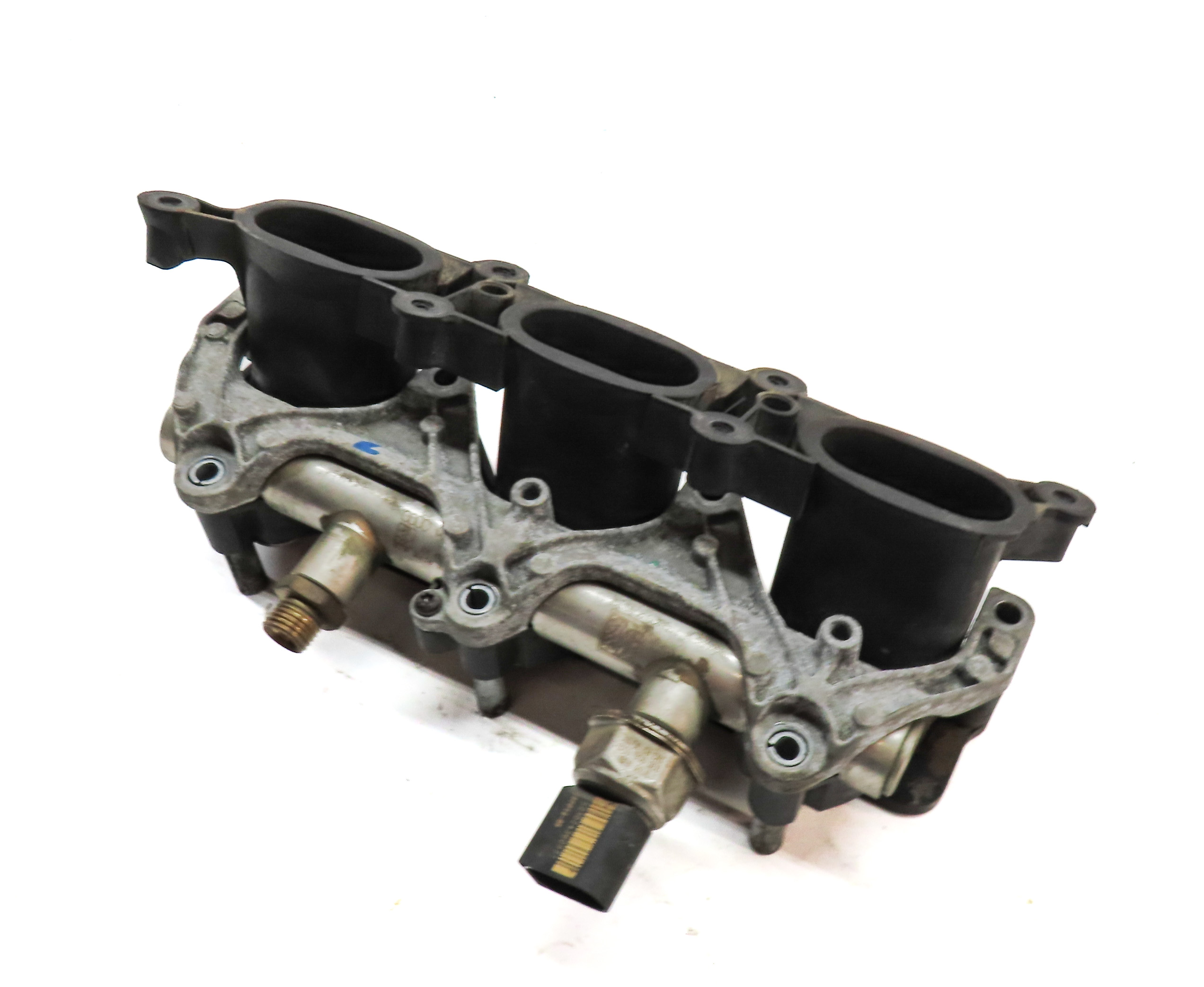 2011 AUDI Q5 (B8 8R) 3.2L (CALB) LEFT ENGINE LOWER INTAKE MANIFOLD w/ FUEL RAIL — exact item pictured